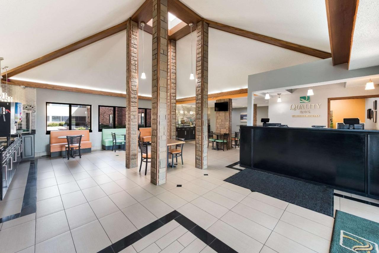 Quality Inn Upper Sandusky Buitenkant foto