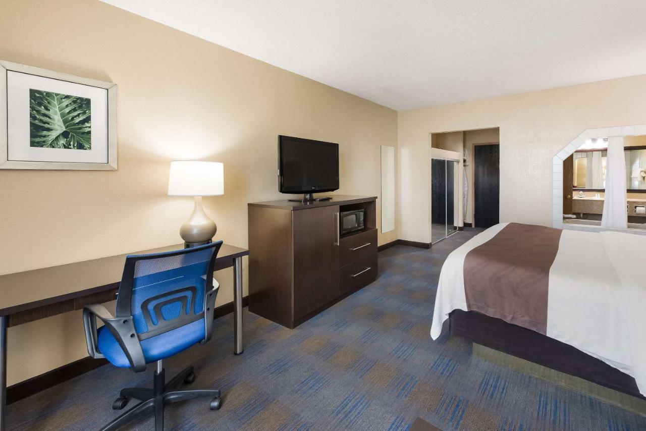 Quality Inn Upper Sandusky Buitenkant foto