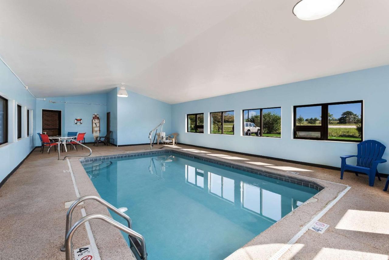 Quality Inn Upper Sandusky Buitenkant foto